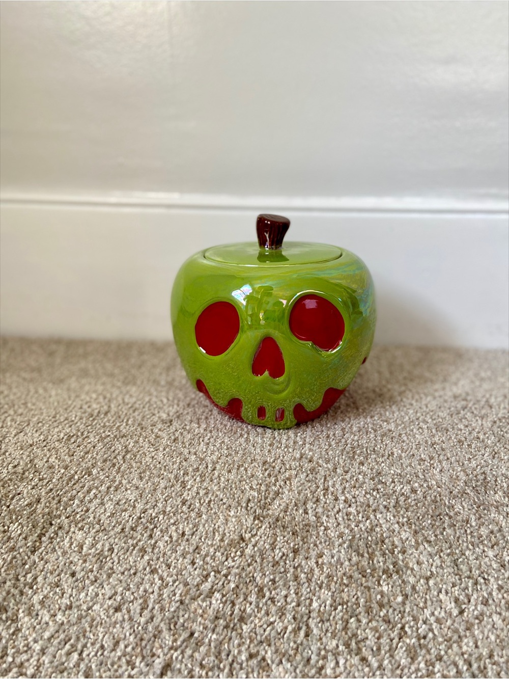 NWOT Disney Villains Snow White Poison Apple Canister Jar Halloween